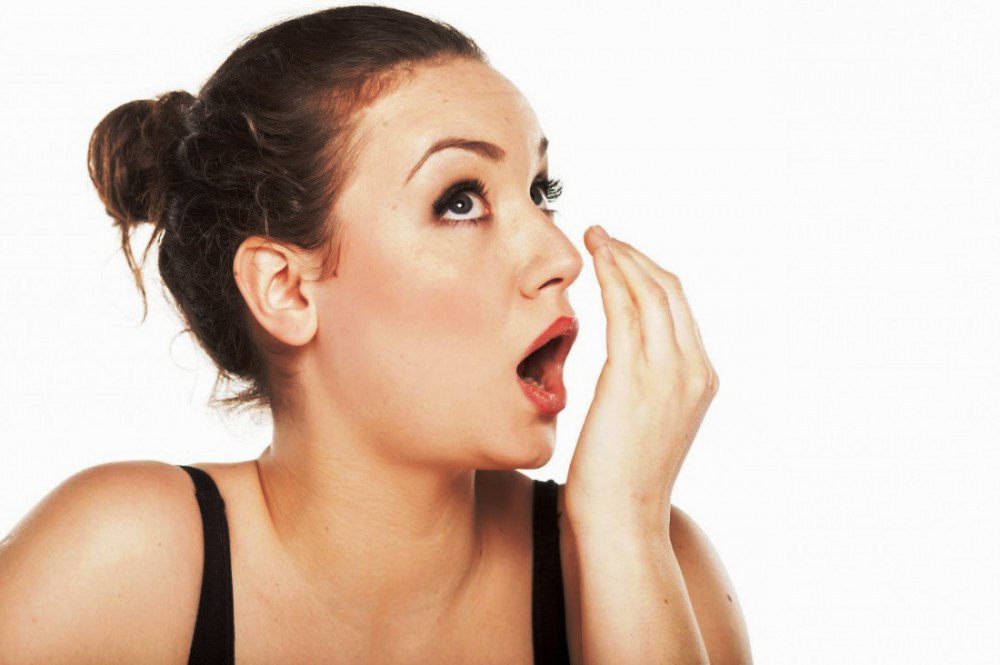 Металлический привкус во рту: причины, лечение
